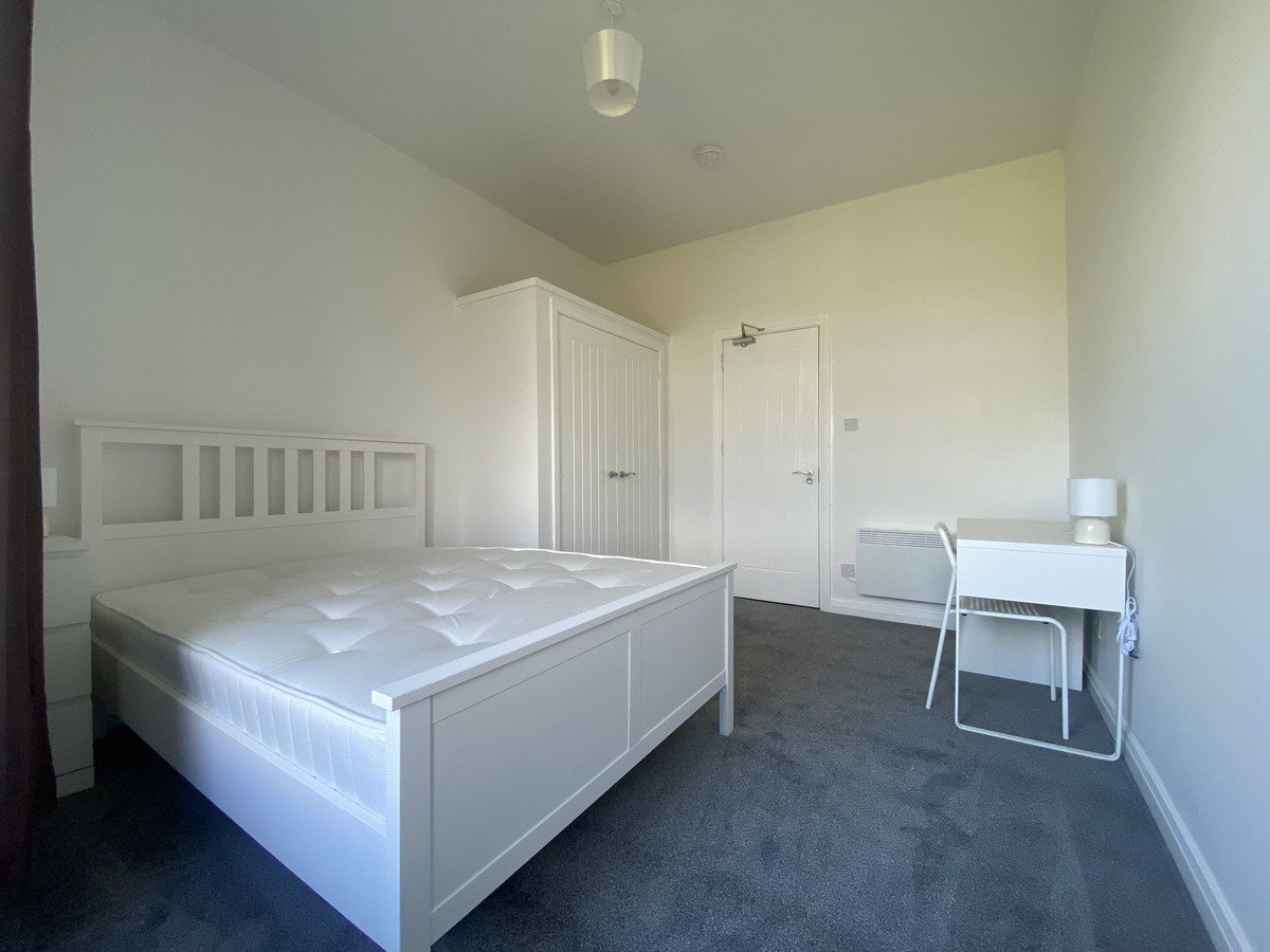 Dumbarton Road, Glasgow, G14 0
